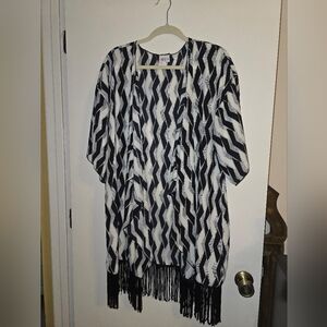 LuLaRoe Black and Gray Chevron Kimono